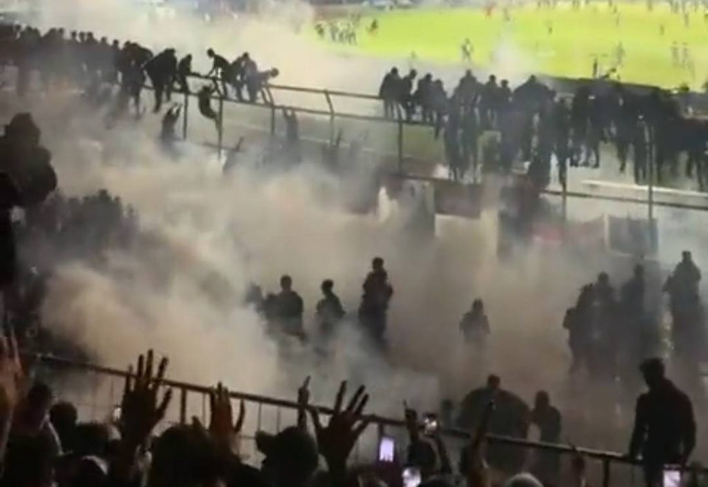 Tragedi Stadion Kanjuruhan 127 Orang Renggang Nyawa