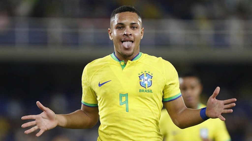 MU Dan Arsenal Incar Bintang Muda Brazil Vitor Roque 