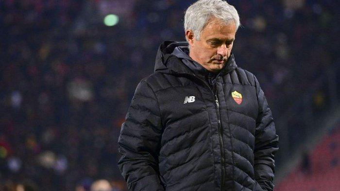 Jose Mourinho Bisa Angkat Kaki Dari AS Roma 